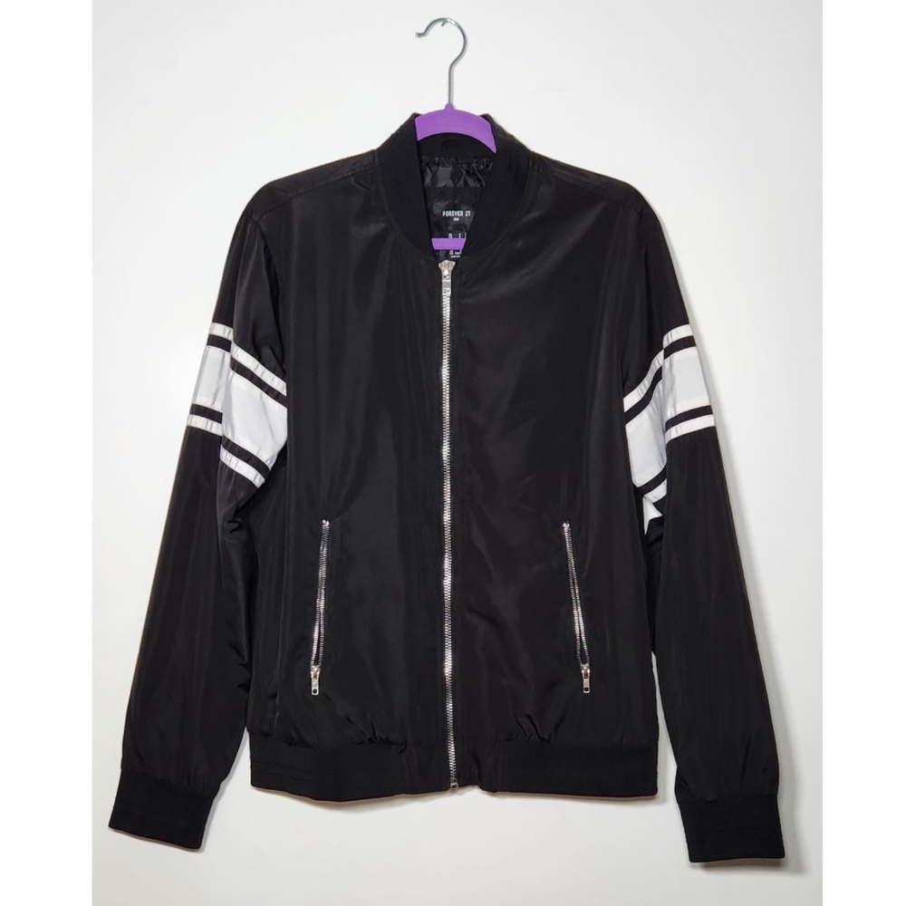 Forever 21 Men’s Black Bomber Jacket (Size Small) – Streetwear Style